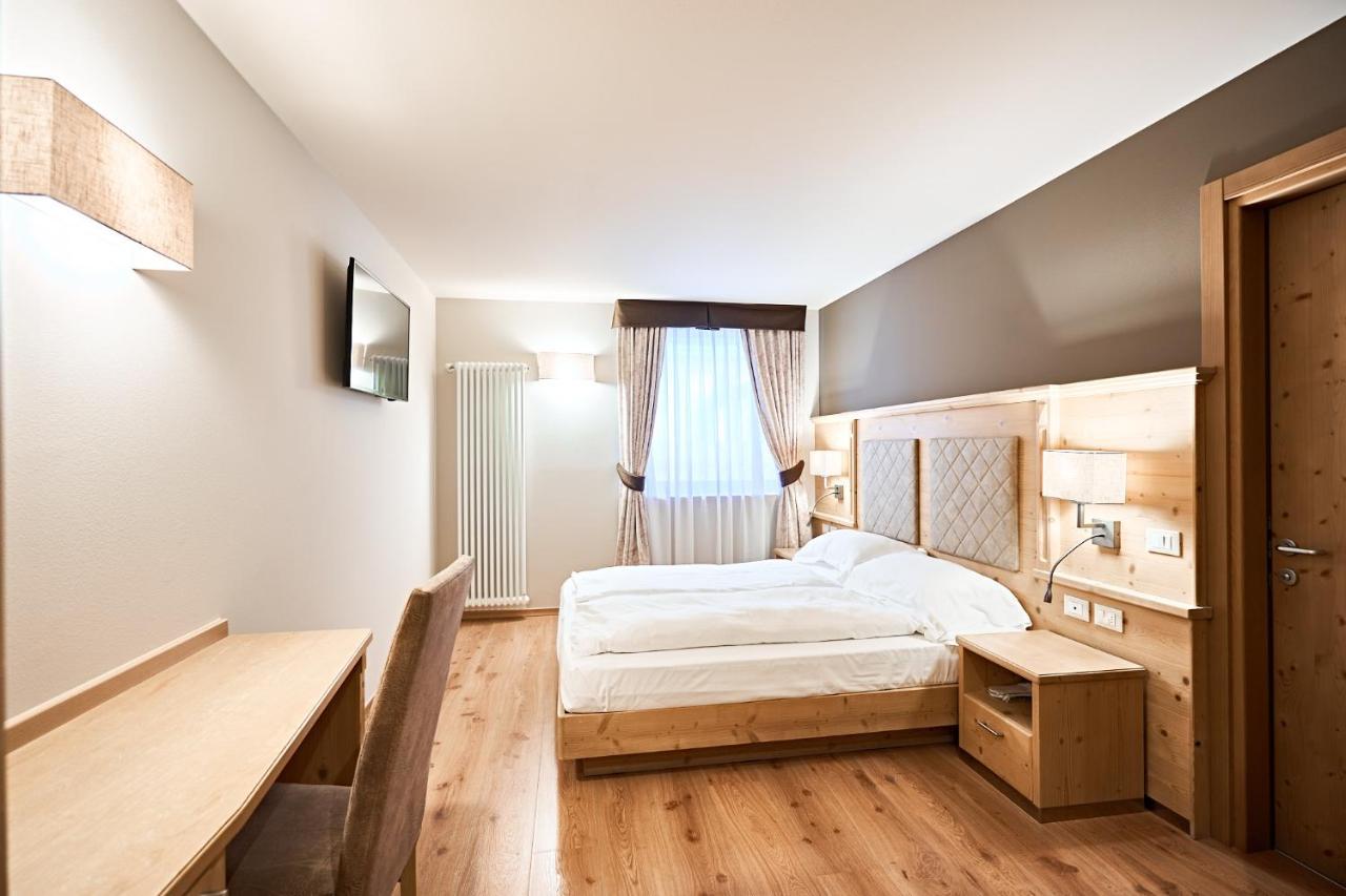 Hotel Crozzon Madonna di Campiglio Bagian luar foto