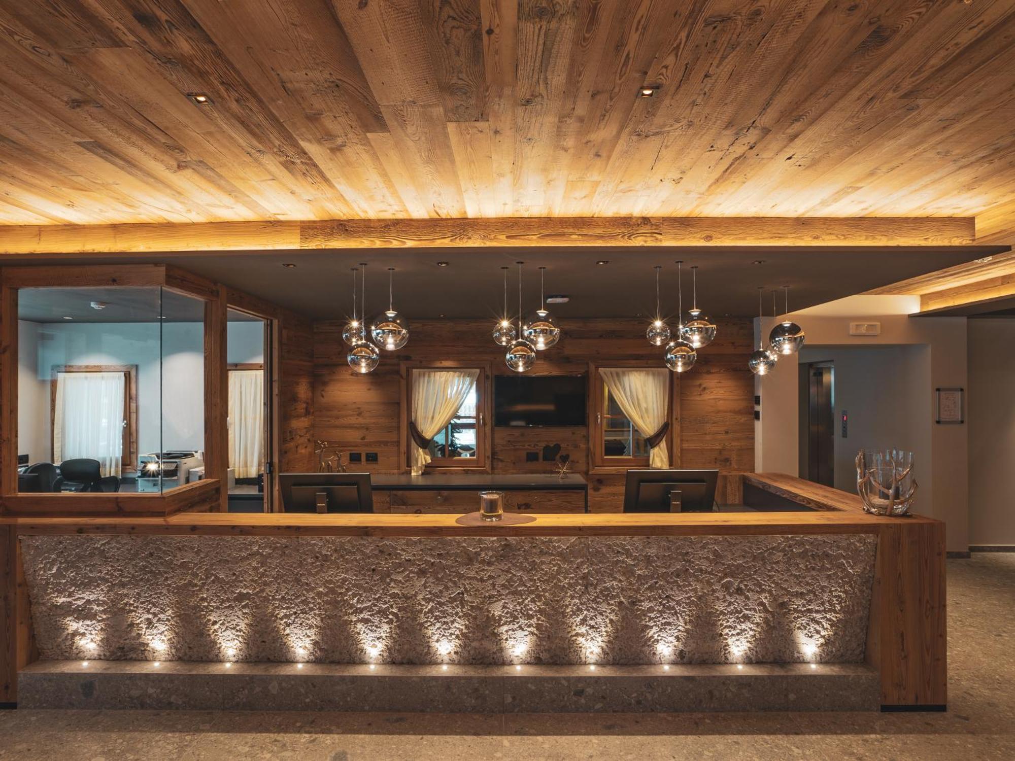 Hotel Crozzon Madonna di Campiglio Bagian luar foto