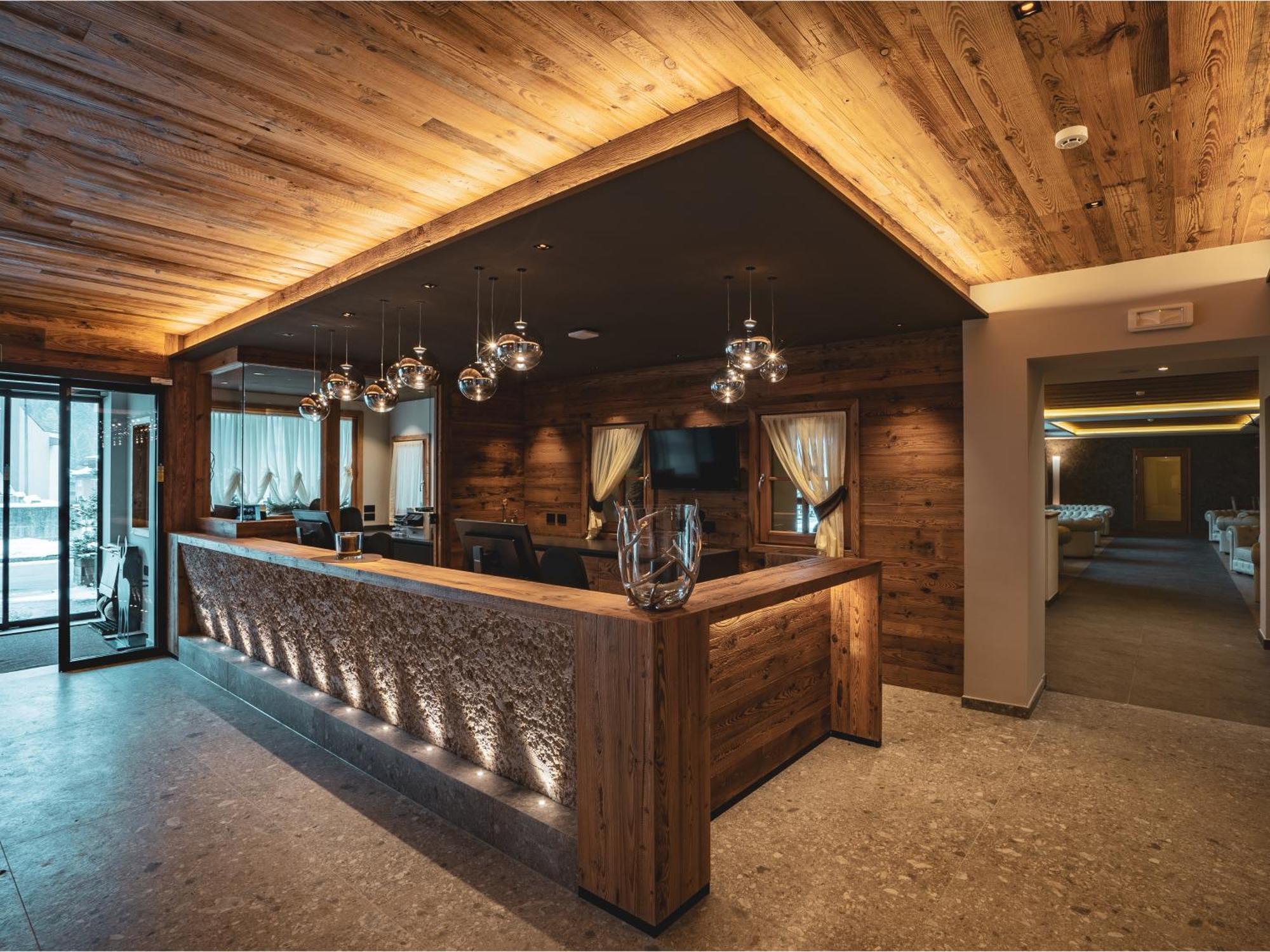 Hotel Crozzon Madonna di Campiglio Bagian luar foto